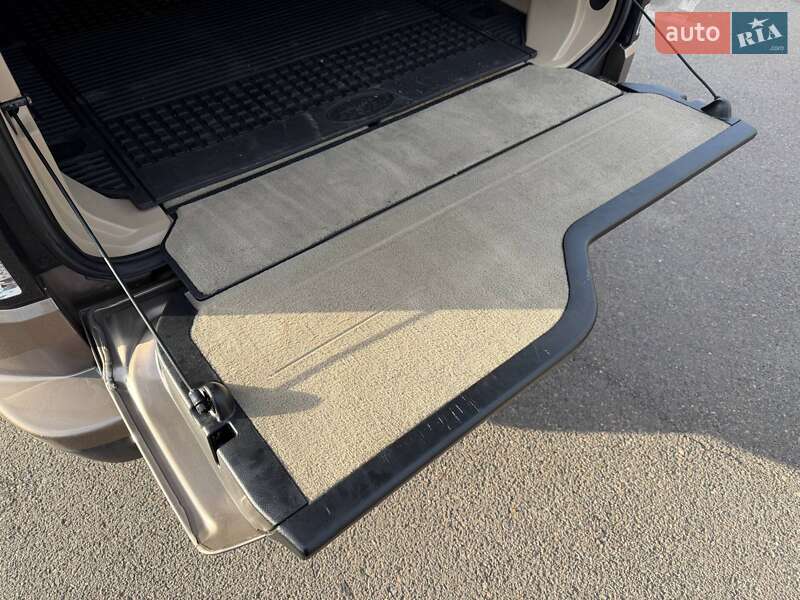 Внедорожник / Кроссовер Land Rover Discovery 2015 в Кривом Роге