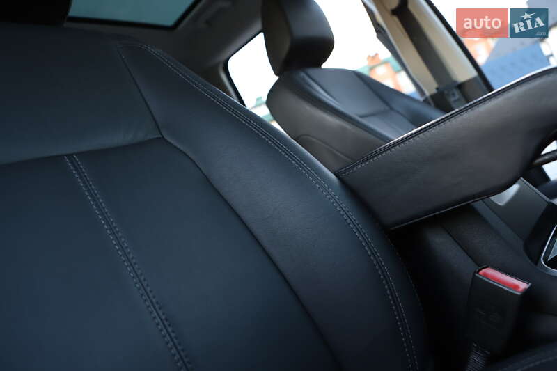 Внедорожник / Кроссовер Land Rover Discovery 2016 в Дрогобыче