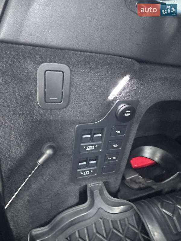 Позашляховик / Кросовер Land Rover Discovery 2017 в Ковелі