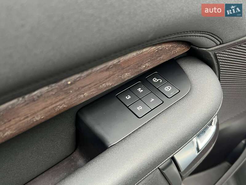 Внедорожник / Кроссовер Land Rover Discovery 2017 в Киеве