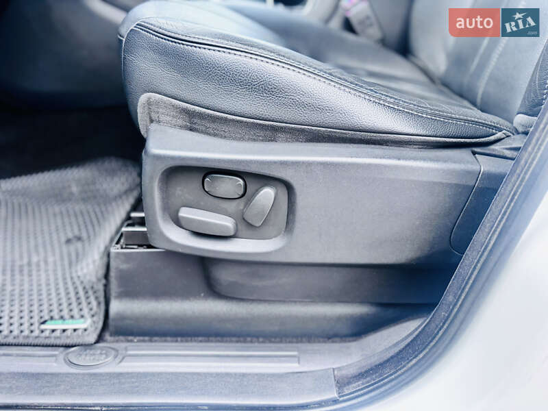 Внедорожник / Кроссовер Land Rover Discovery 2013 в Киеве