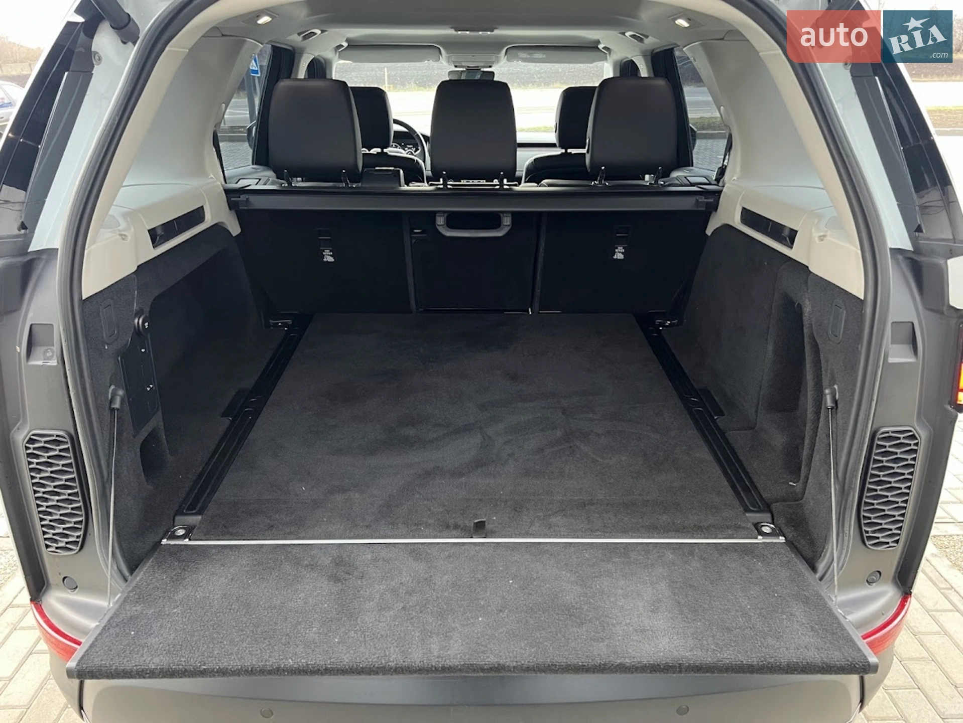 2018 Land Rover Discovery - мініатюра 26