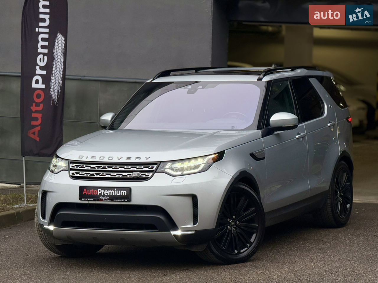 Land Rover Discovery 
Рік: 2018 
Пробіг: 85 тис.км. 
Двигун: 3.0 дизель 
Привід: Повний

Гарна комплектація: 
- цілий автомобіль 
- весь у рідній фарбі 
- сервісна історія у Канаді 
- пневмопідвіска 
- вибір режимів руху 
- максимальна оптика 
- атермальне лобове скло 
- передні та задні парктроніки 
- камери 360 
- акустика Meridian 
- память сидіння водія 
- чорний салон з білою стрічкою 
- 7 місць 
- повний електропривід всіх сидінь 
- чорна стеля 
- подвійний люк 
- мультікермо
- електропривід керма 
- підігрів керма 
- електронний щиток приладів 
- задній клімат контроль 
- великий монітор 
- асистенти допомоги водію 
- бездротовий Apple CarPlay/ Android Auto 
Та багато іншого...

Ми знаходимось за адресою: м.Харків, вул.Клочківська 98 підземний паркінг ЖК "ОВІС"

Доступні послуги: 
- Підбір авто під ключ 
- Разовий огляд авто
- Підготовка авто до продажу 
- Реалізація вашого авто
- Доставка авто з США 
- Допомога в оформленні автомобіля в МРЕО 
- Послуга Trade-In
- Кредит/Лізинг 
- Розрахунок криптовалютою 
- Безготівковий і готівковий розрахунок 
- Доставка в будь-який регіон України