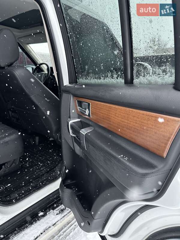 Внедорожник / Кроссовер Land Rover Discovery 2015 в Львове