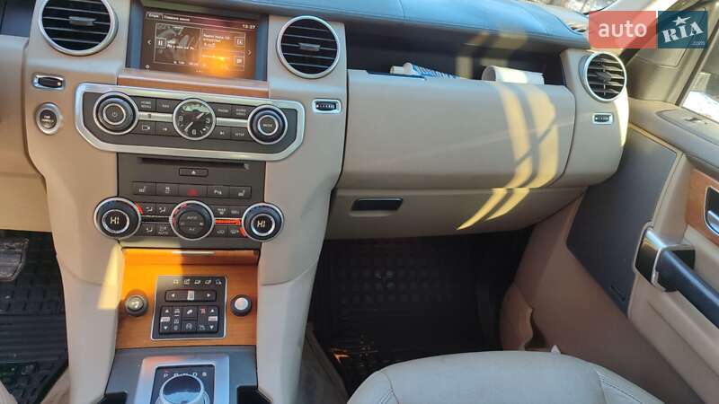 Внедорожник / Кроссовер Land Rover Discovery 2015 в Трускавце