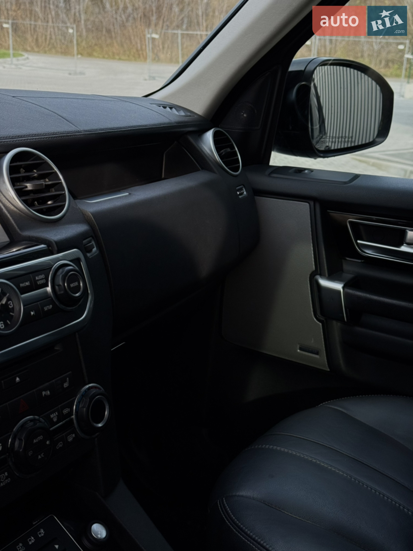 2016 Land Rover Discovery - мініатюра 45