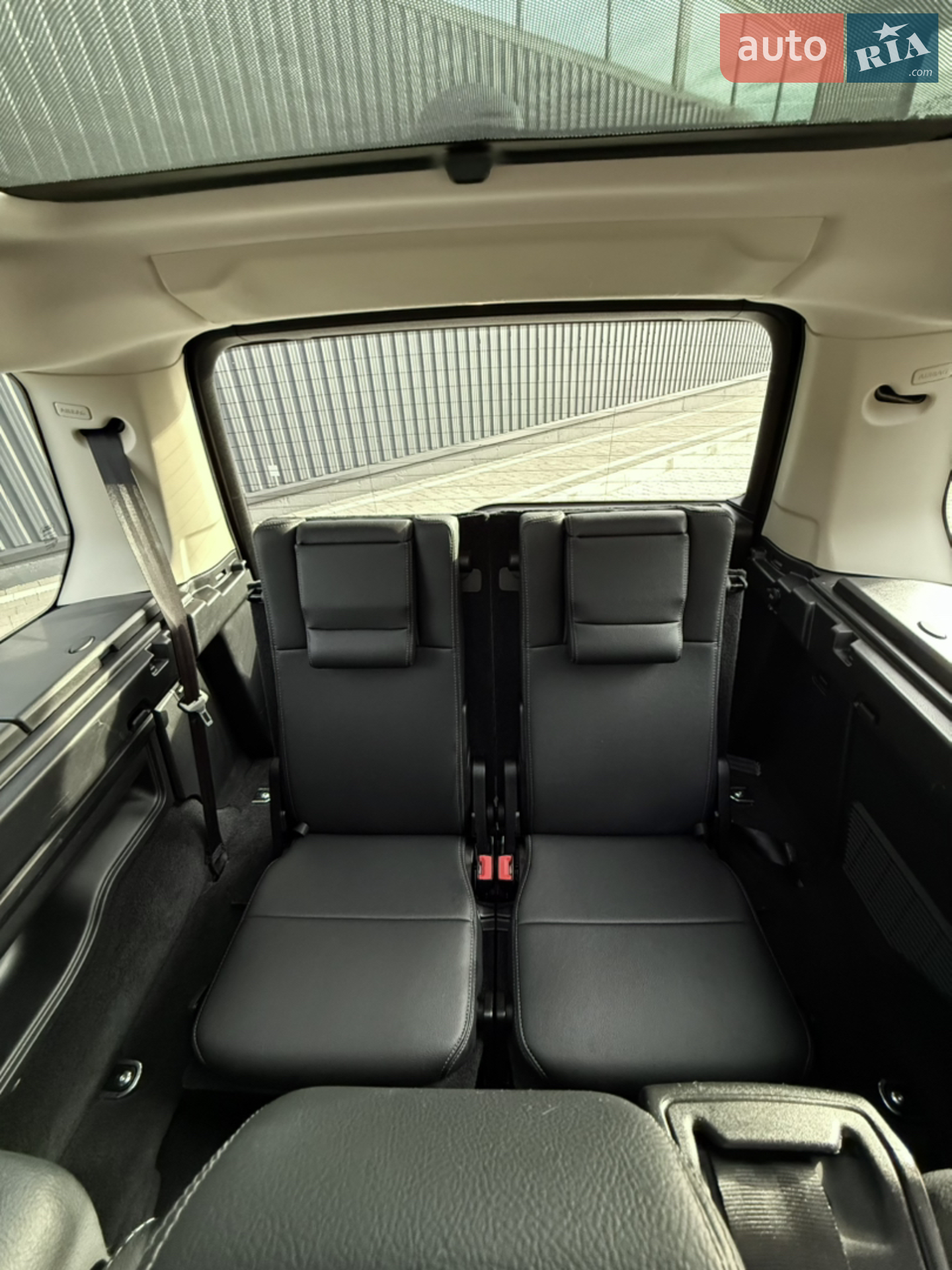2016 Land Rover Discovery - мініатюра 57