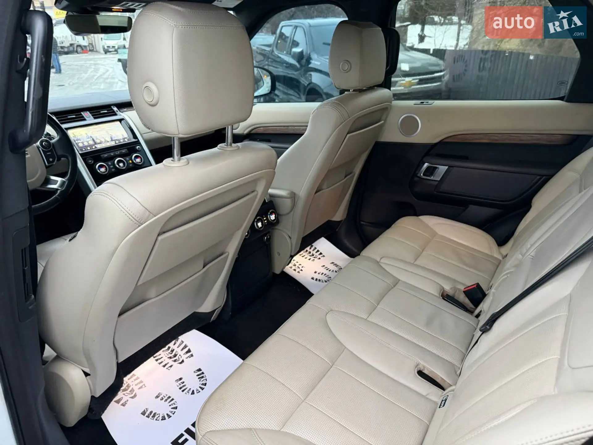 2017 Land Rover Discovery - мініатюра 15
