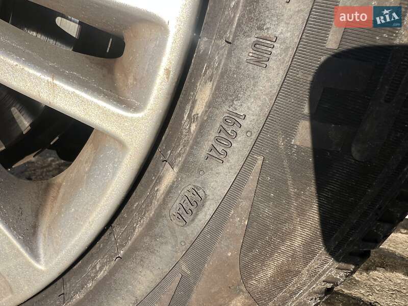 Внедорожник / Кроссовер Land Rover Discovery 2017 в Киеве