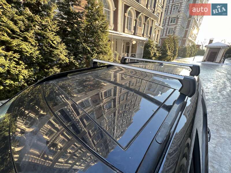 Внедорожник / Кроссовер Land Rover Discovery 2017 в Киеве