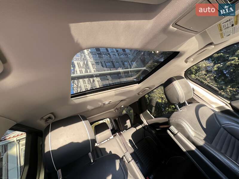 Внедорожник / Кроссовер Land Rover Discovery 2017 в Киеве