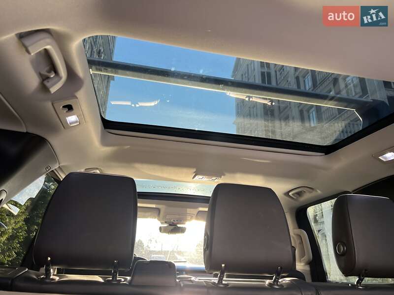 Внедорожник / Кроссовер Land Rover Discovery 2017 в Киеве