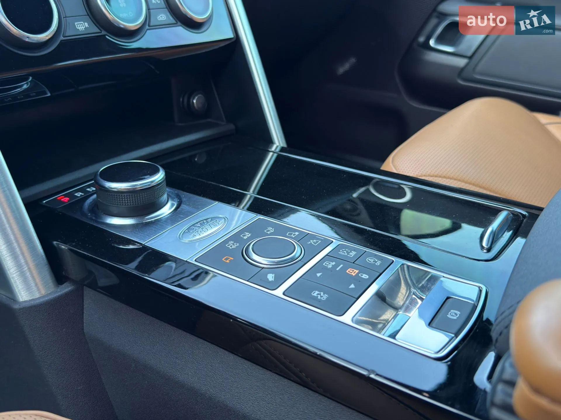 2018 Land Rover Discovery - мініатюра 30