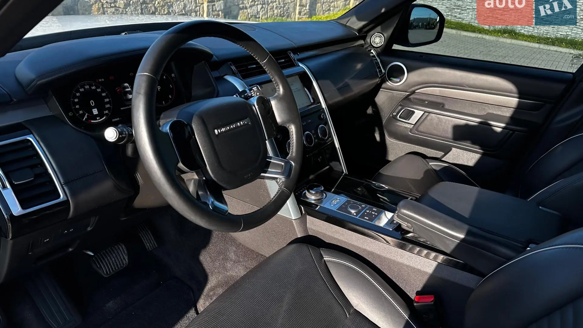 2020 Land Rover Discovery - мініатюра 25