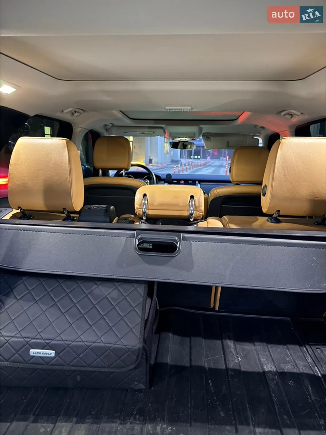 2017 Land Rover Discovery - мініатюра 14