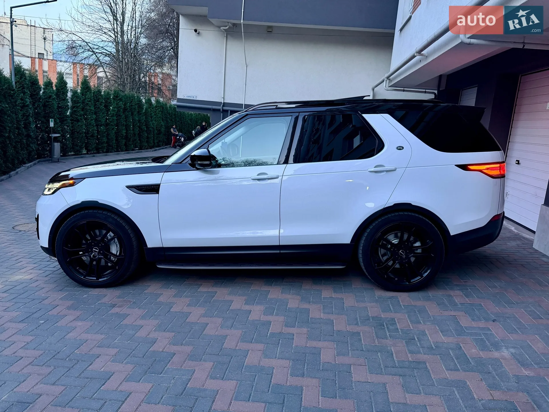 2018 Land Rover Discovery - мініатюра 9