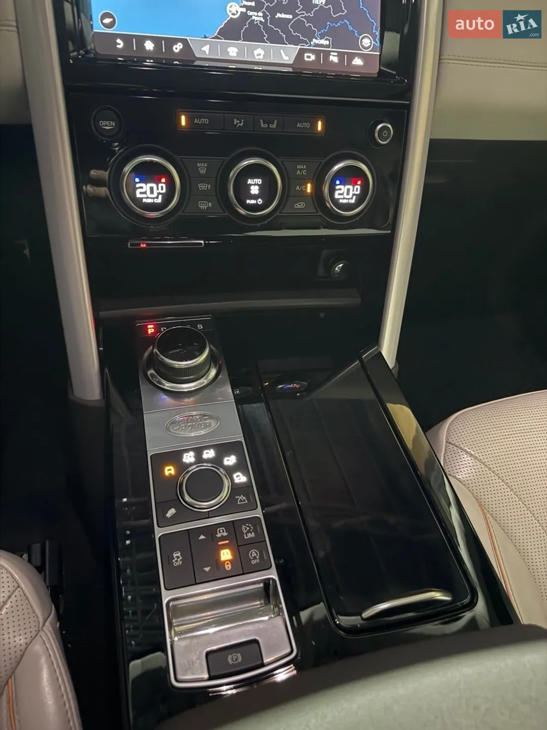 2017 Land Rover Discovery - мініатюра 24