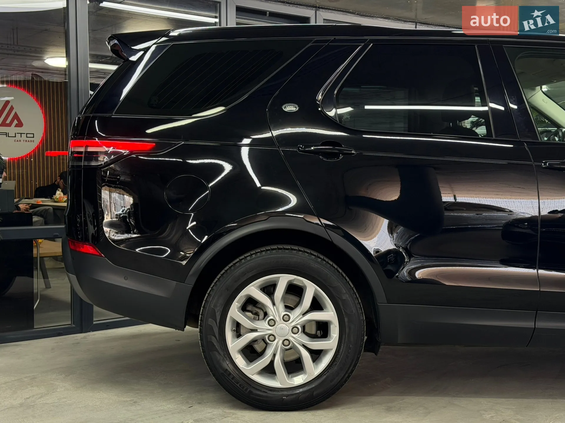 2019 Land Rover Discovery - мініатюра 14