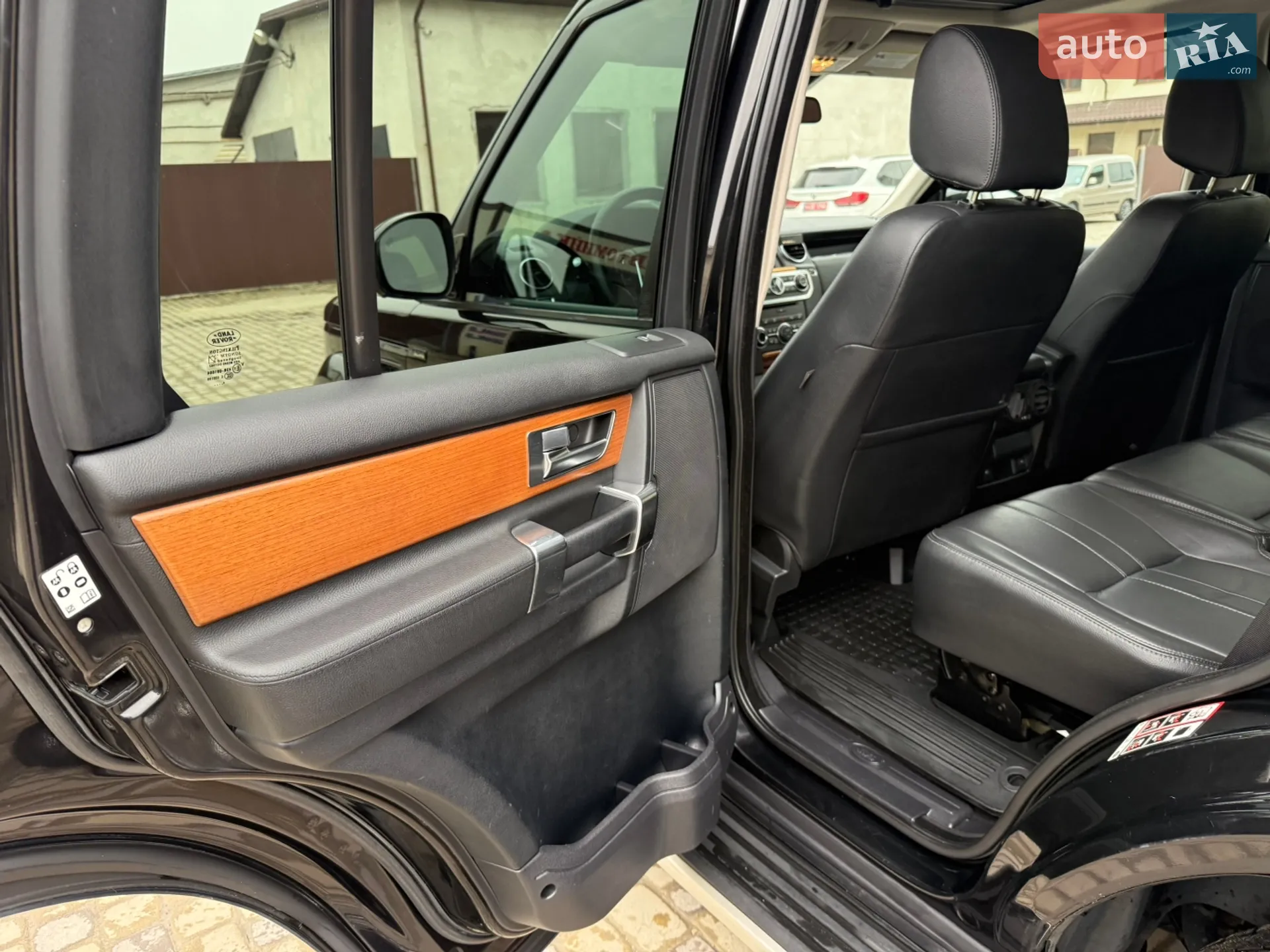 2015 Land Rover Discovery - мініатюра 31