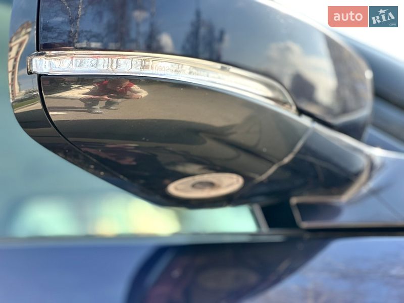 Внедорожник / Кроссовер Land Rover Discovery 2018 в Тернополе