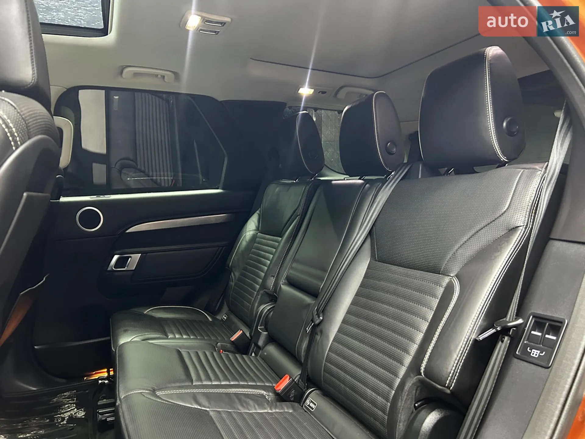 2017 Land Rover Discovery - мініатюра 29