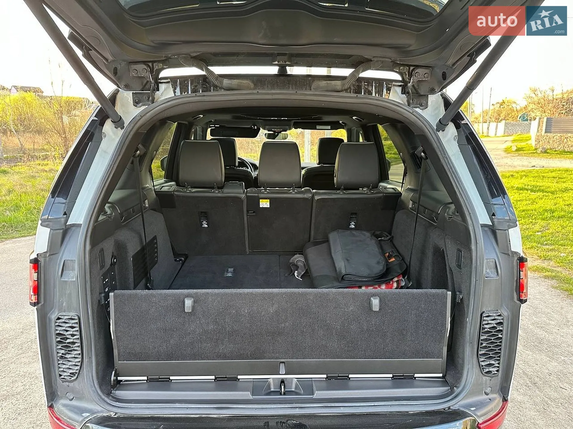 2018 Land Rover Discovery - мініатюра 22