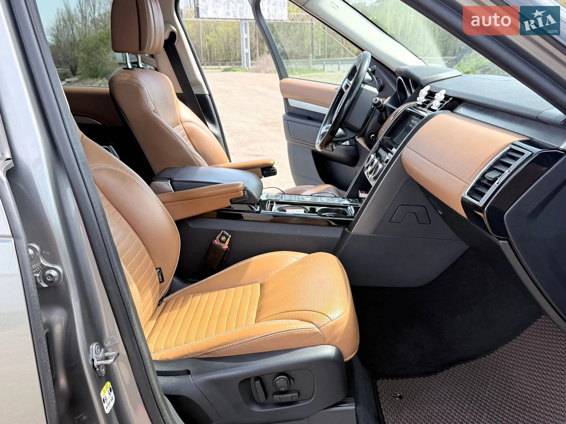 2017 Land Rover Discovery - мініатюра 24