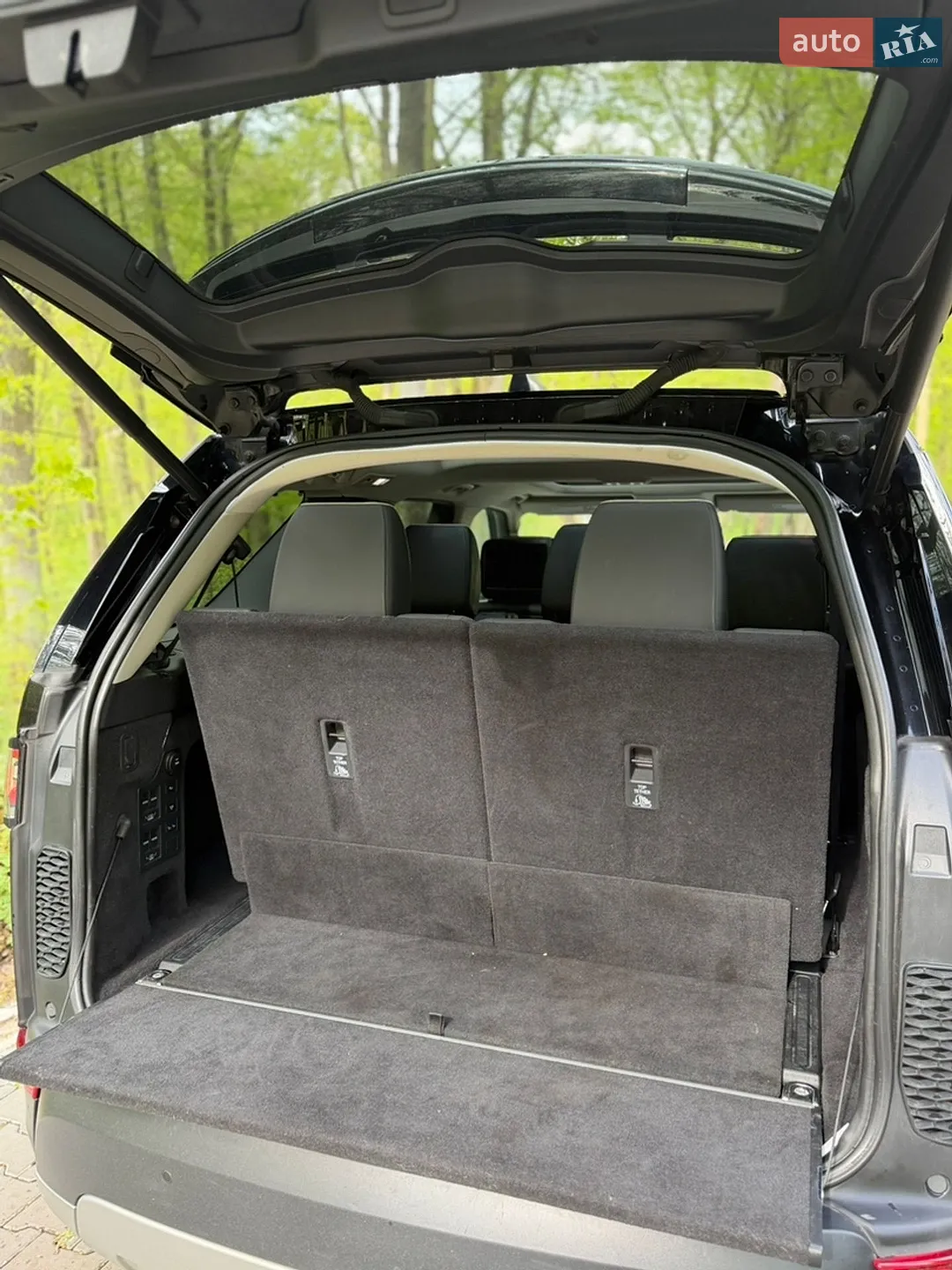 2017 Land Rover Discovery - мініатюра 30