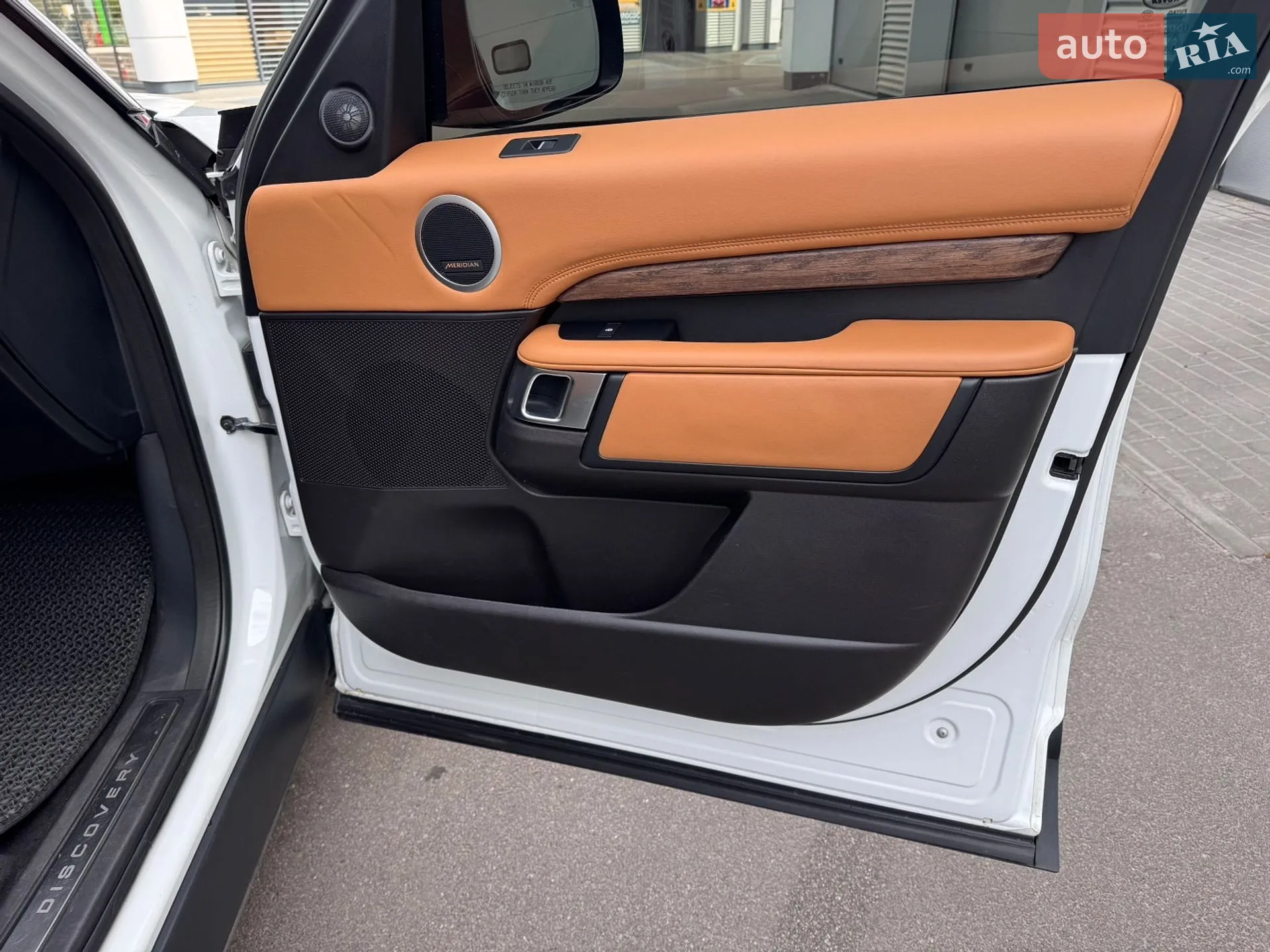 2017 Land Rover Discovery - мініатюра 16