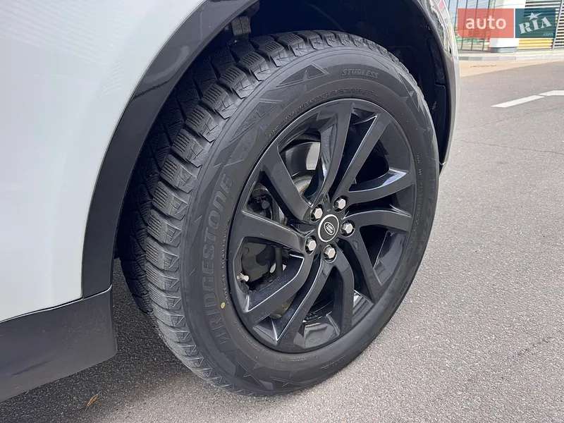 Land Rover Discovery 2017 VIN SALRRBBV6HA005509 фото оголошення 40 з 79