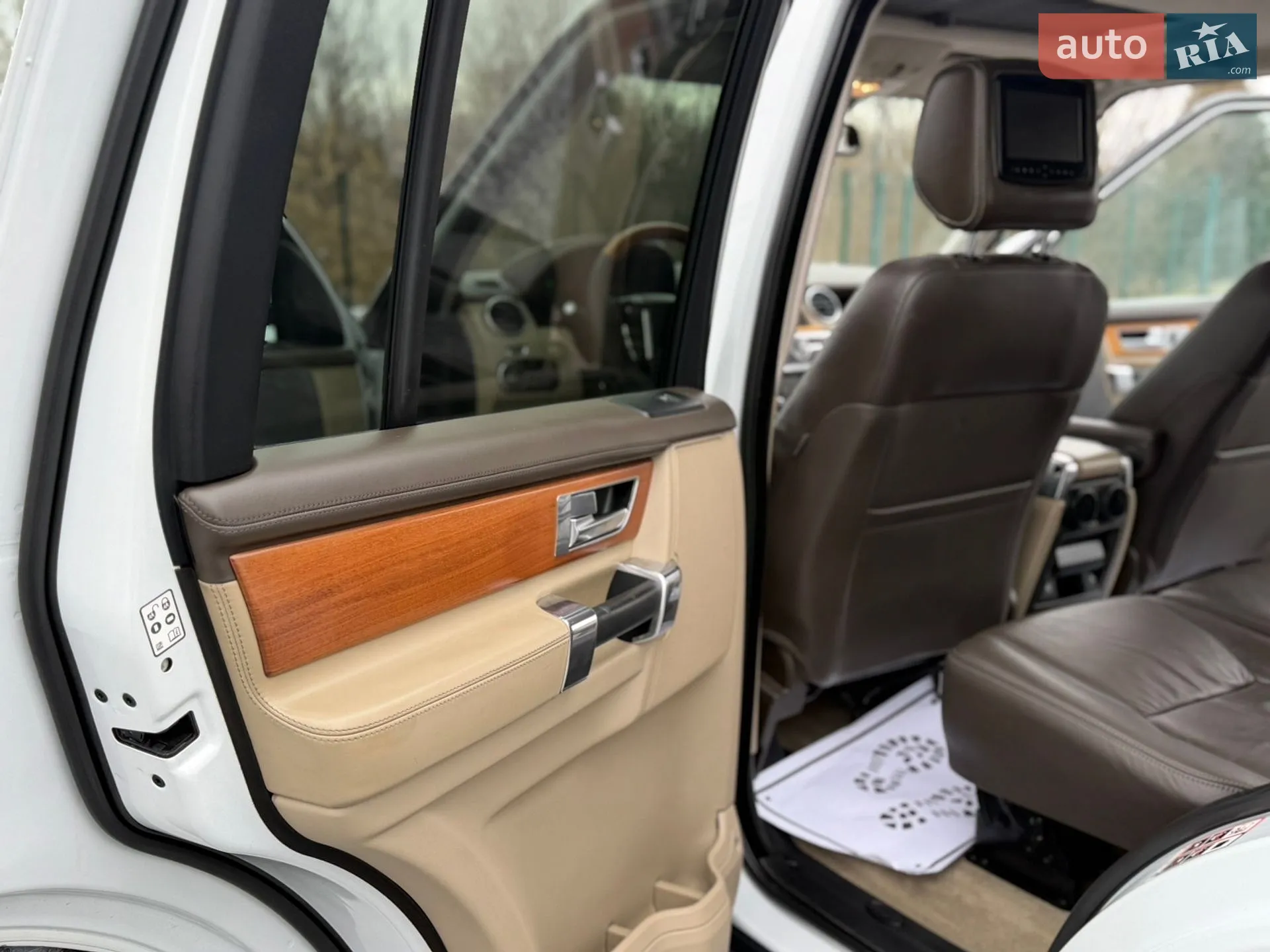 2016 Land Rover Discovery - мініатюра 51