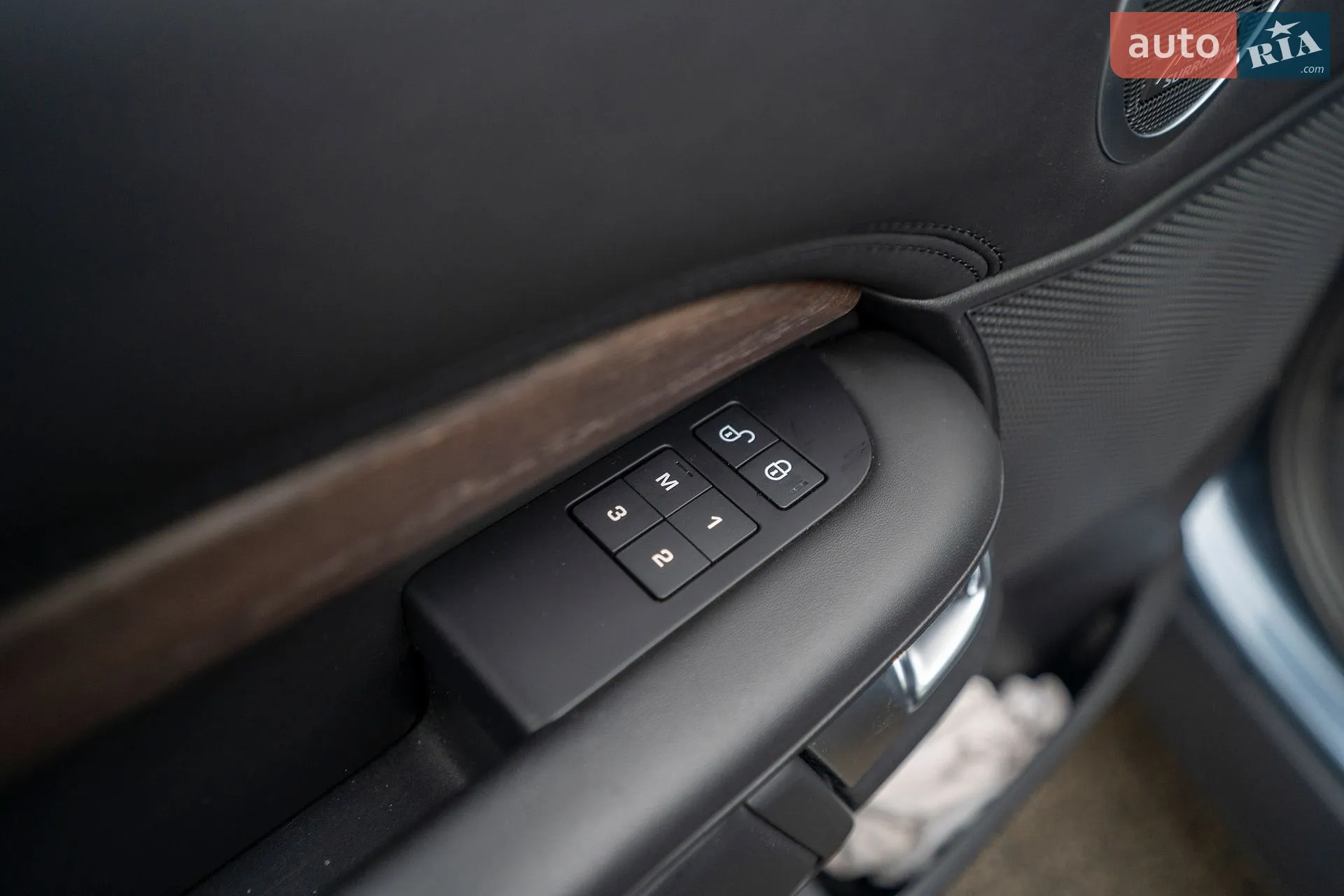 2019 Land Rover Discovery - мініатюра 25