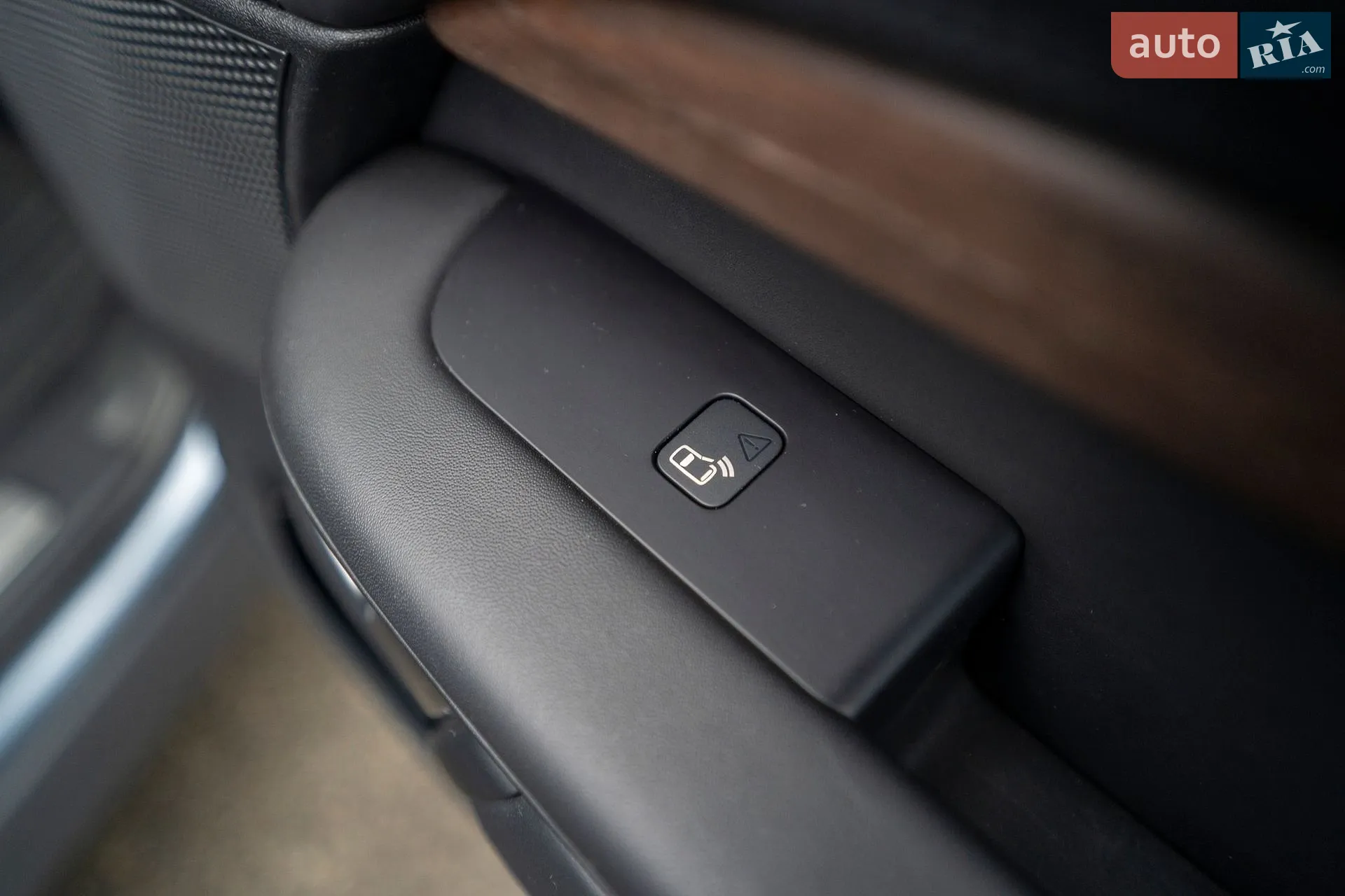 2019 Land Rover Discovery - мініатюра 42