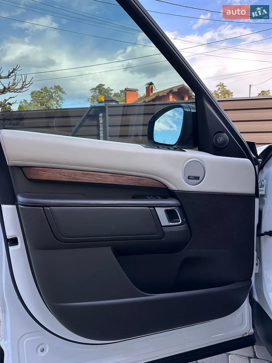 2018 Land Rover Discovery - мініатюра 18