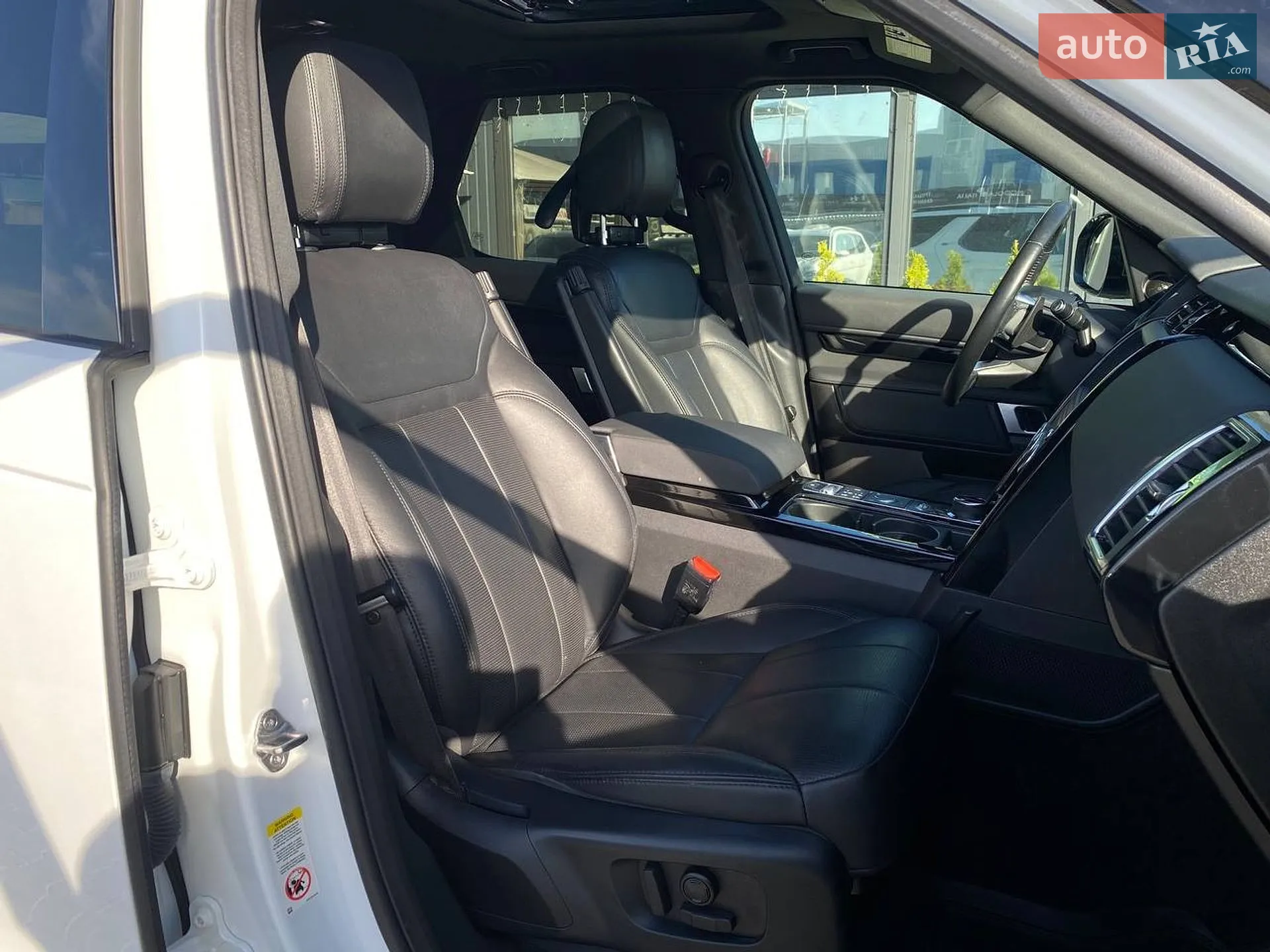 2018 Land Rover Discovery - мініатюра 29
