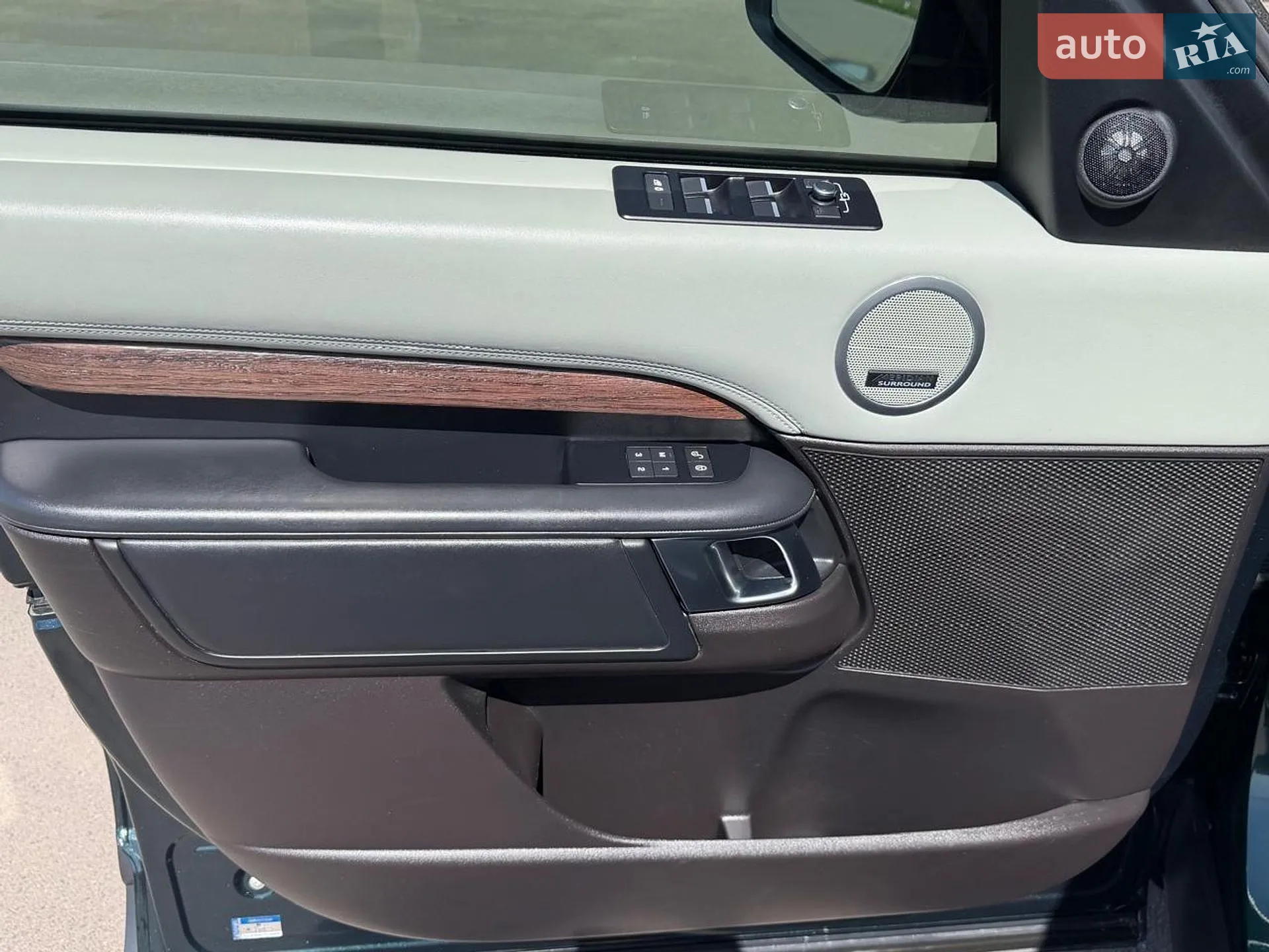 2017 Land Rover Discovery - мініатюра 54