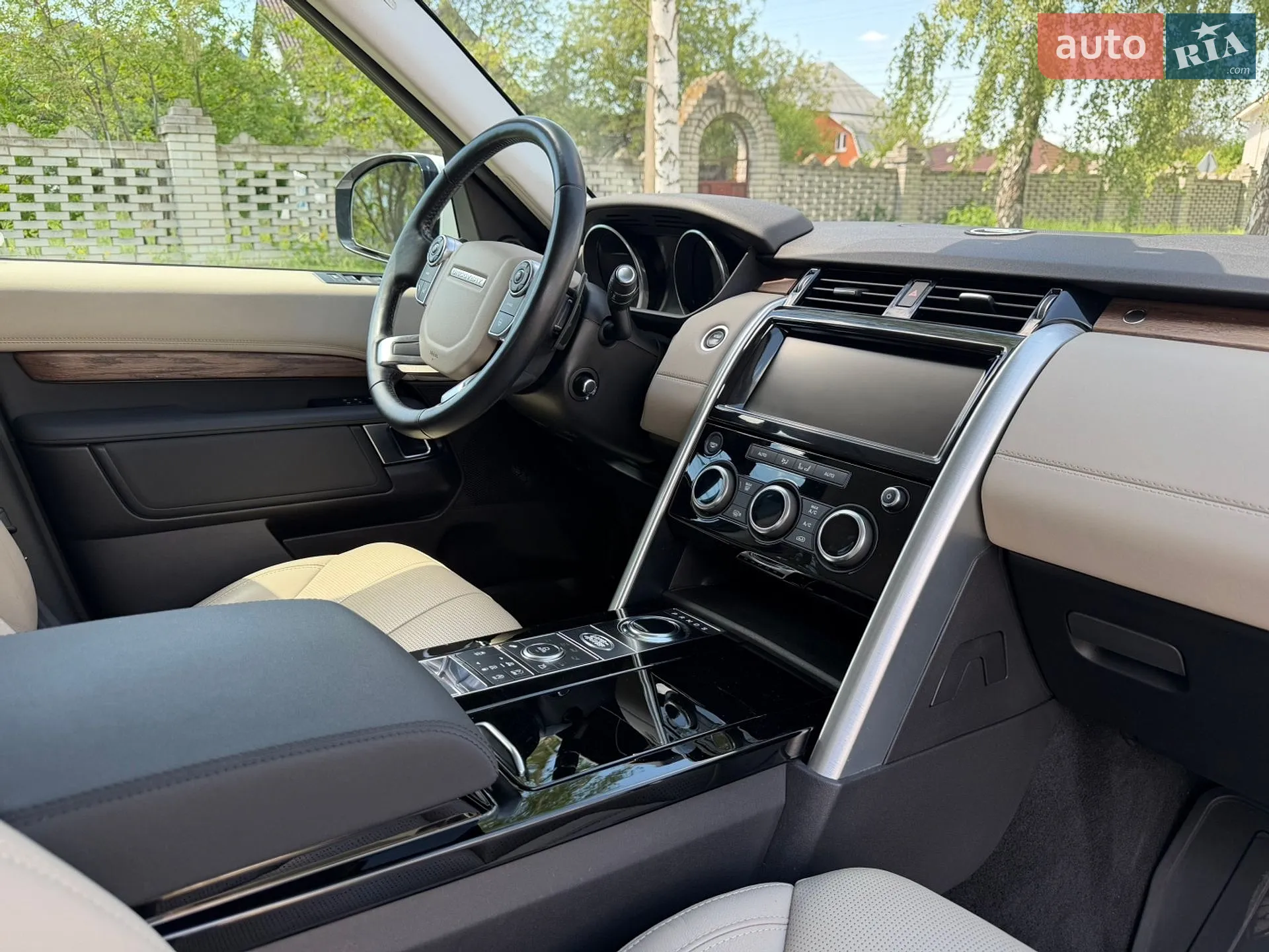 2017 Land Rover Discovery - мініатюра 16
