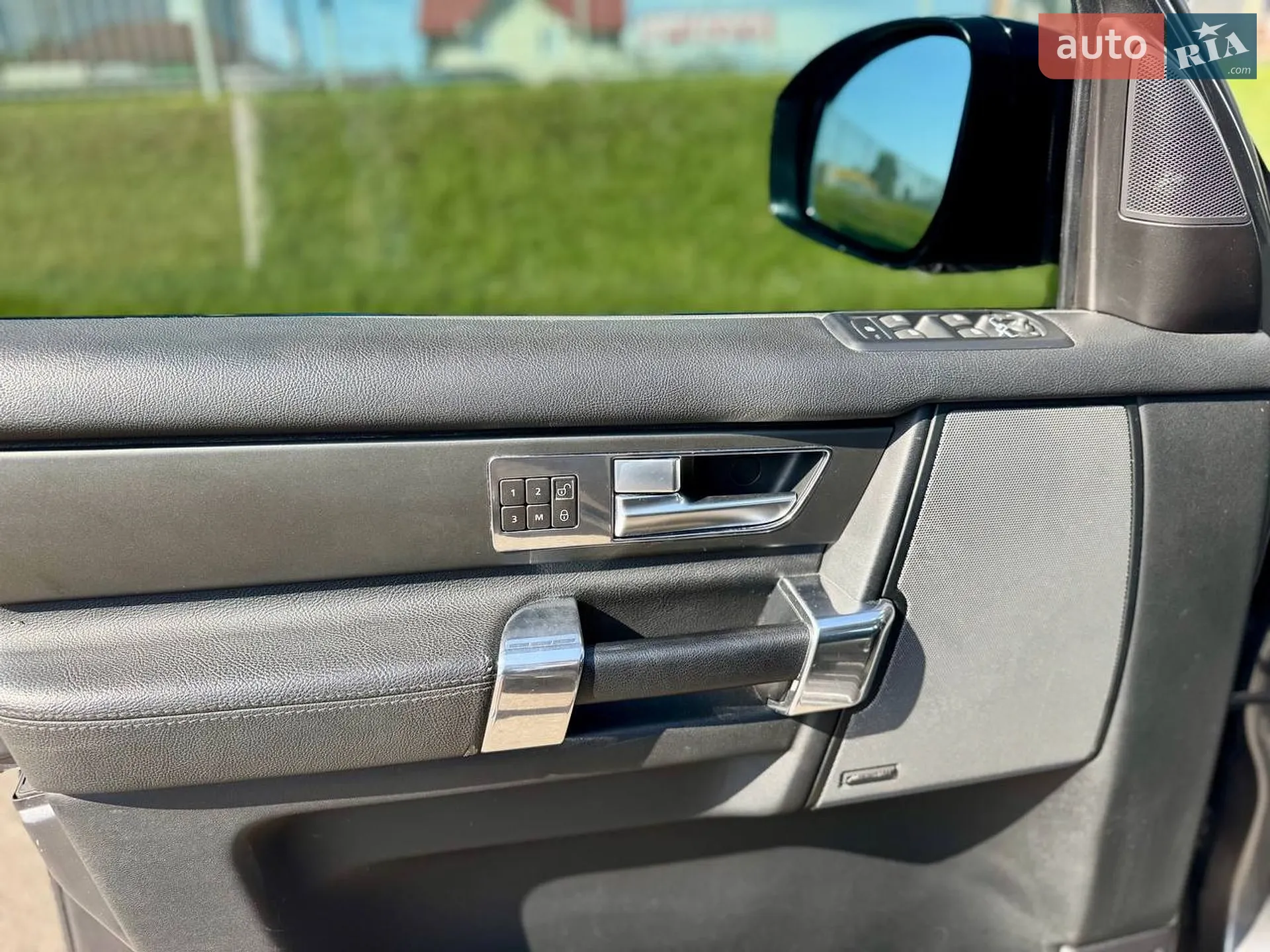 2016 Land Rover Discovery - мініатюра 30