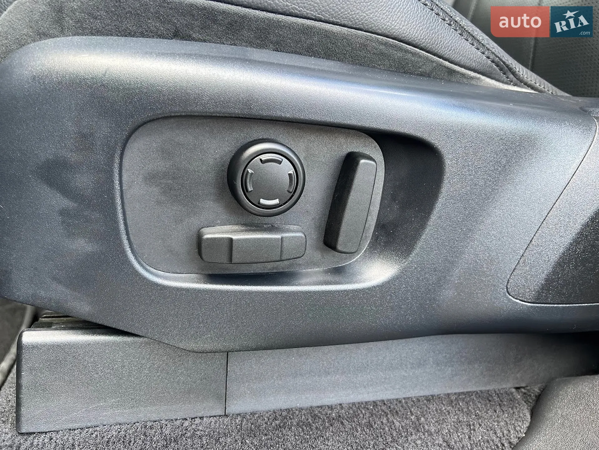 2019 Land Rover Discovery - мініатюра 15
