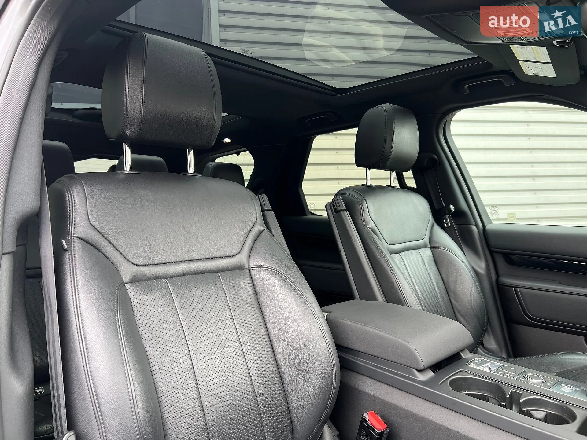 2018 Land Rover Discovery - мініатюра 29
