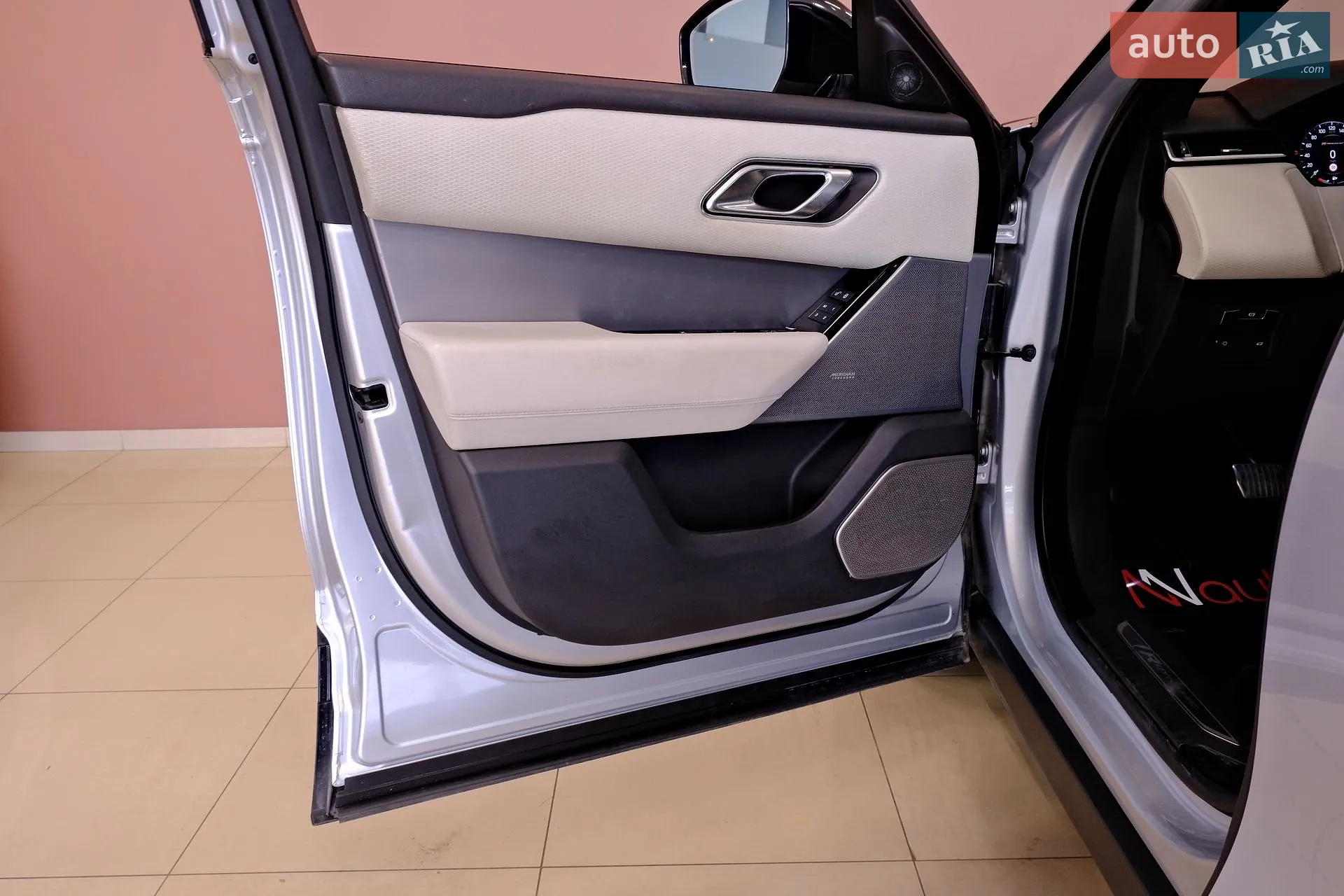 2018 Land Rover Discovery - мініатюра 27