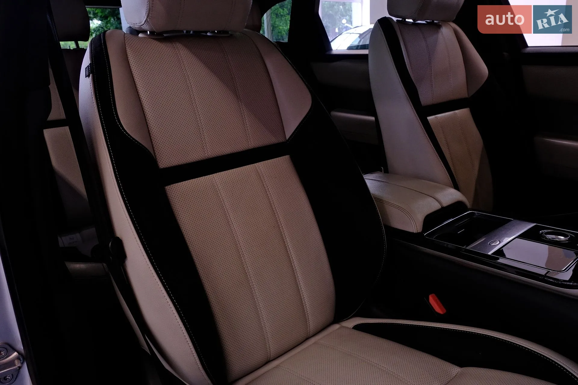 2018 Land Rover Discovery - мініатюра 42