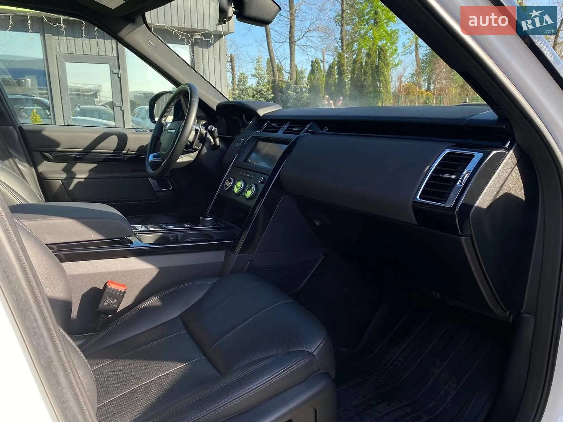 2018 Land Rover Discovery - мініатюра 27