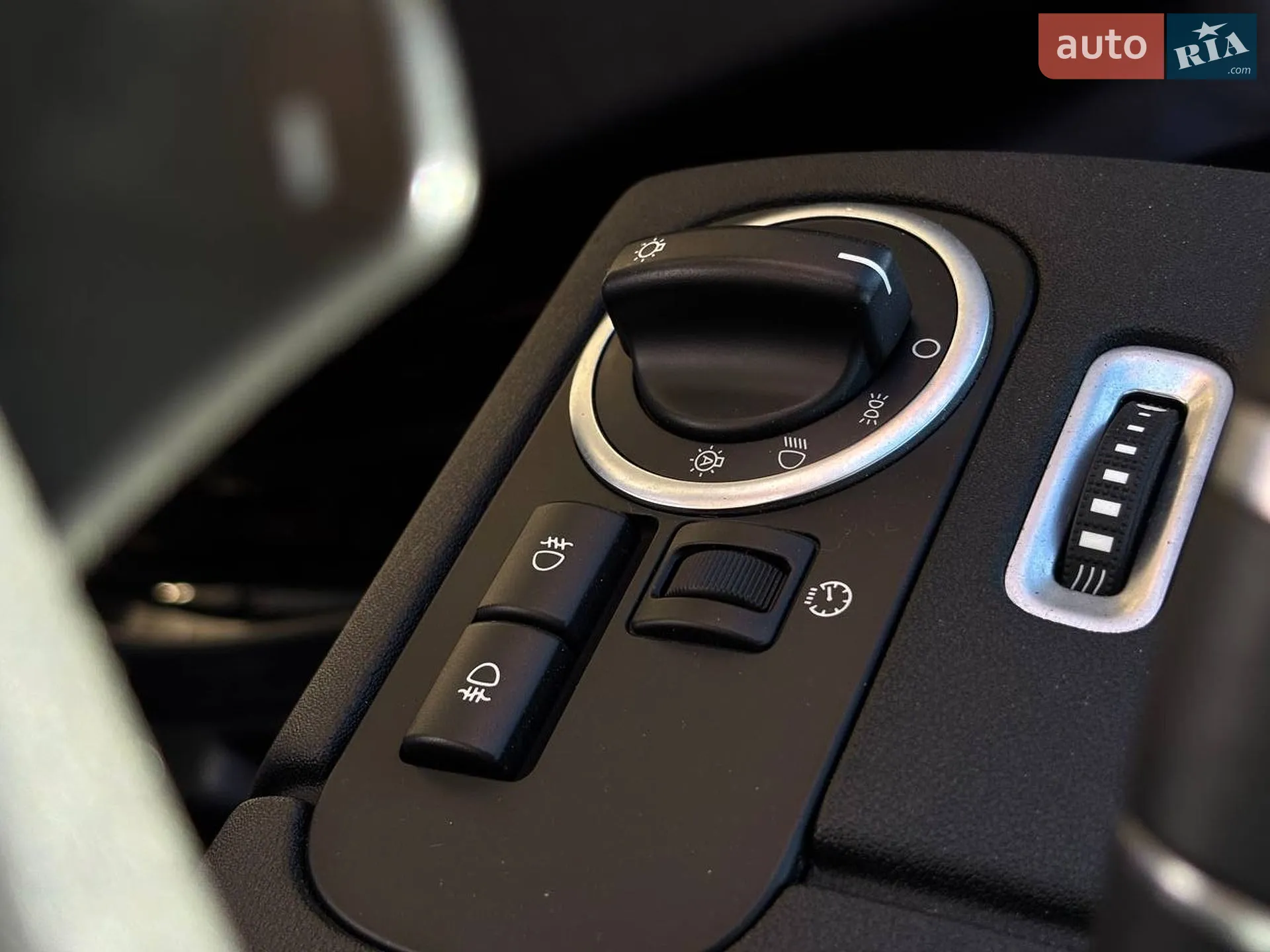 2016 Land Rover Discovery - мініатюра 26