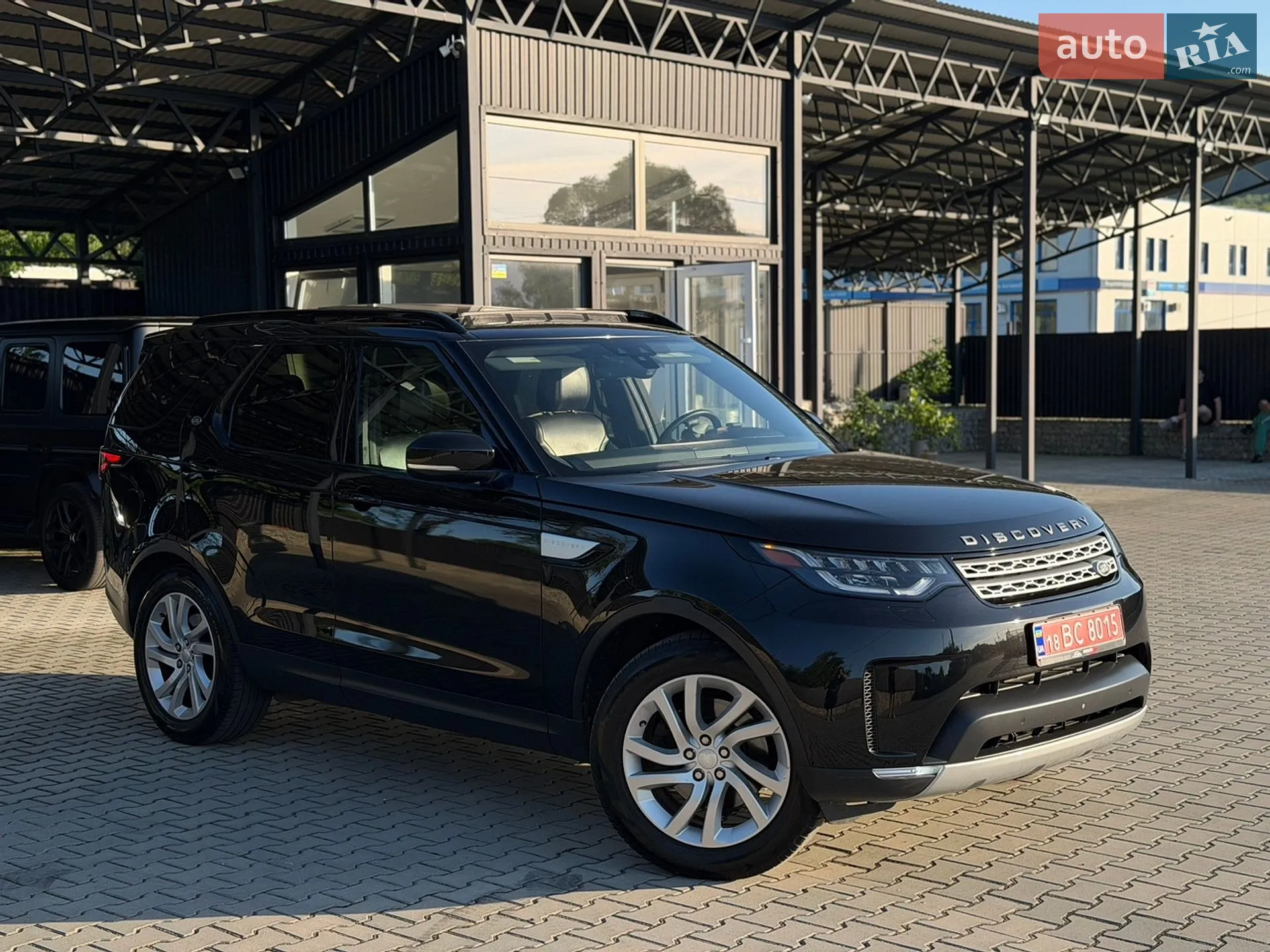 2017 Land Rover Discovery - мініатюра 24