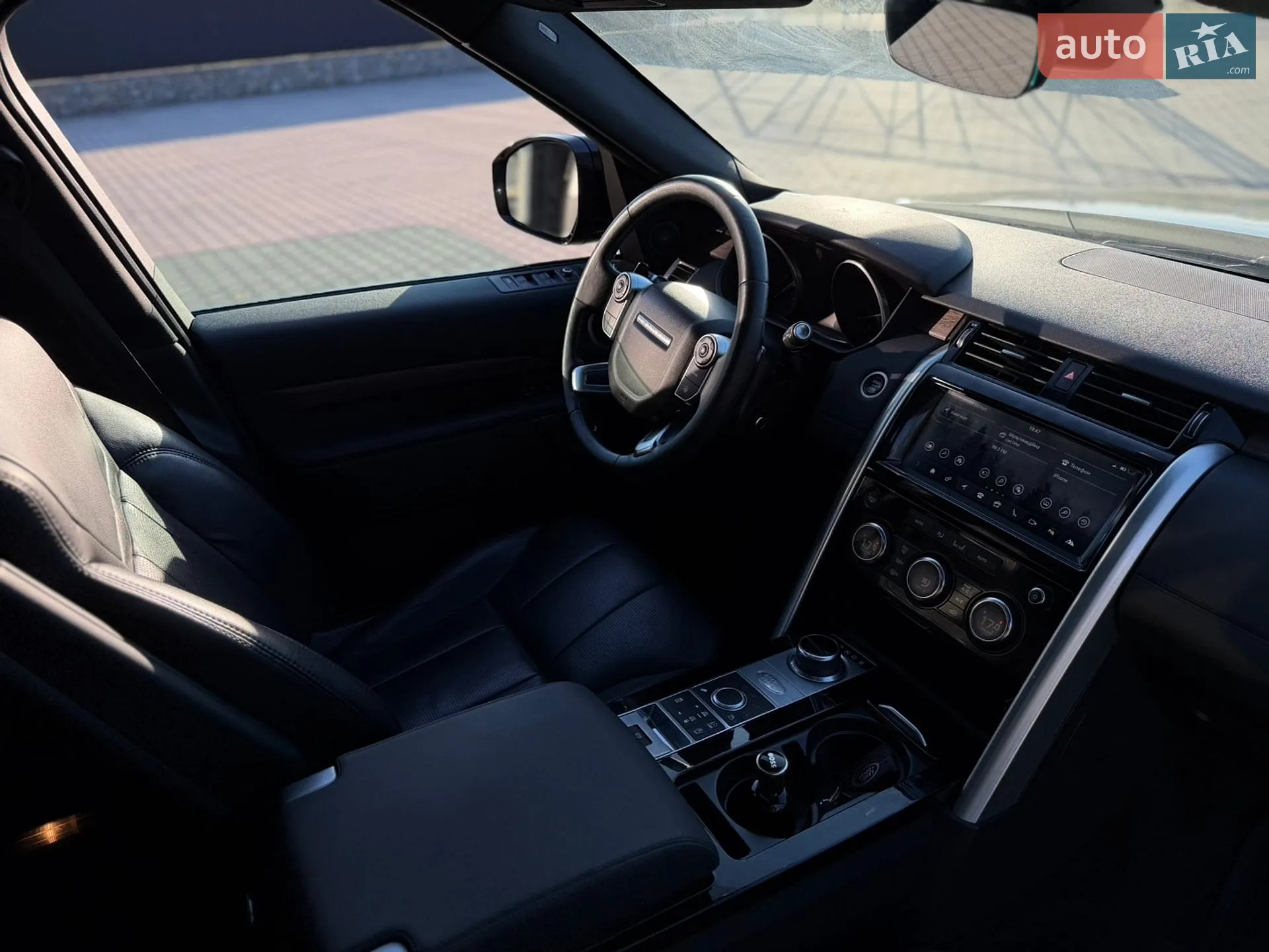 2017 Land Rover Discovery - мініатюра 31