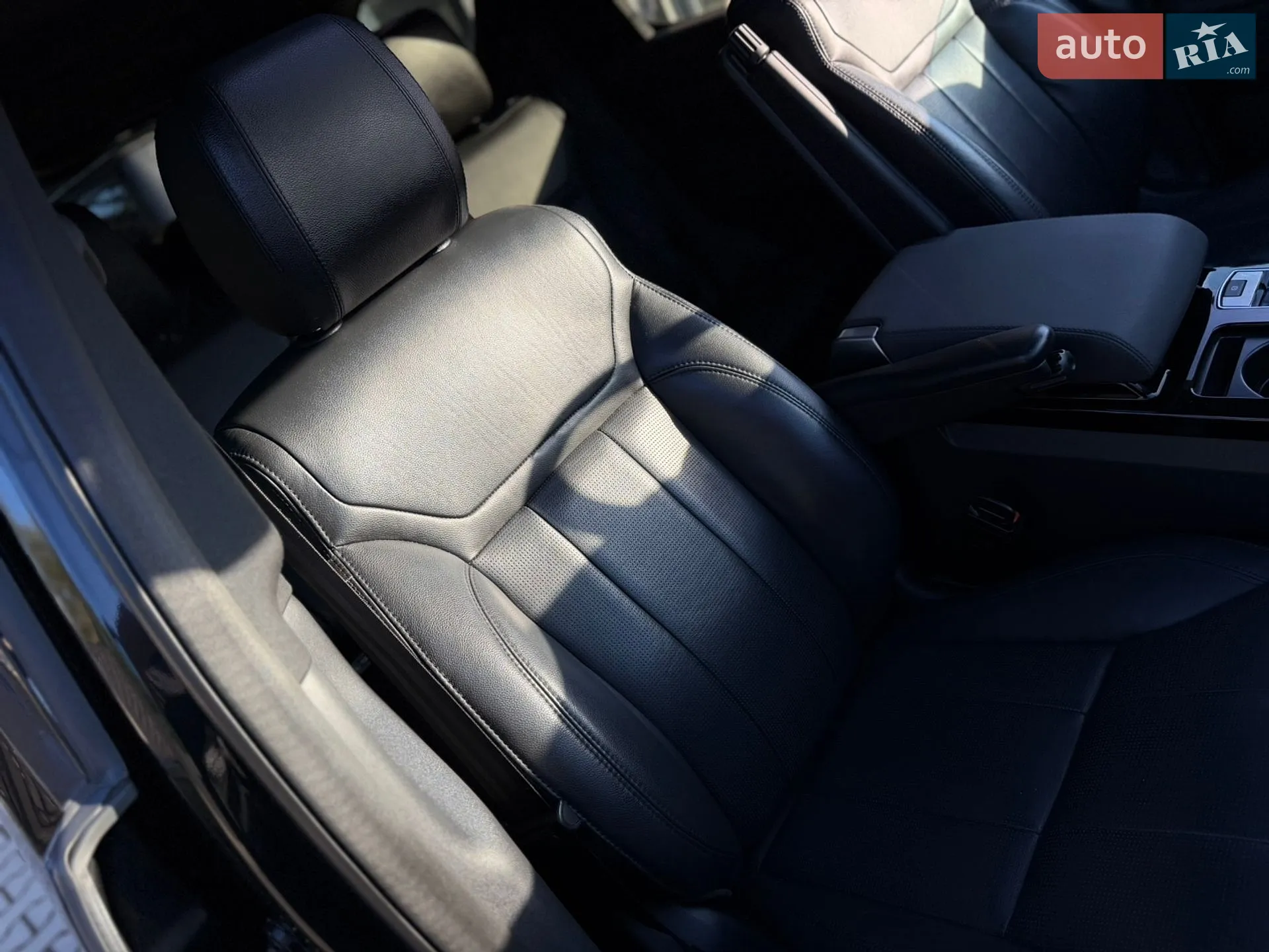 2017 Land Rover Discovery - мініатюра 37