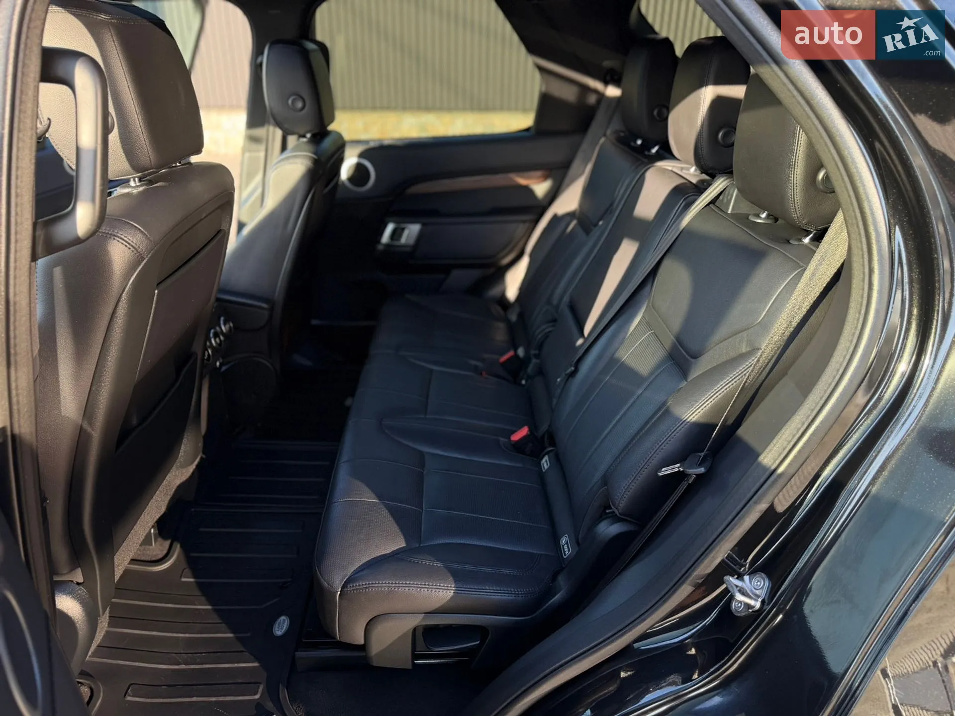 2017 Land Rover Discovery - мініатюра 47