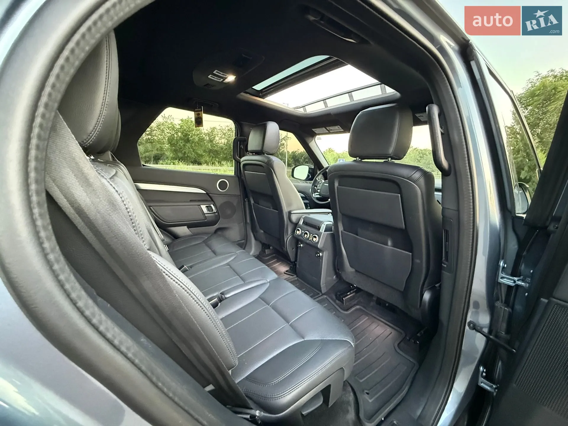 2019 Land Rover Discovery - мініатюра 17