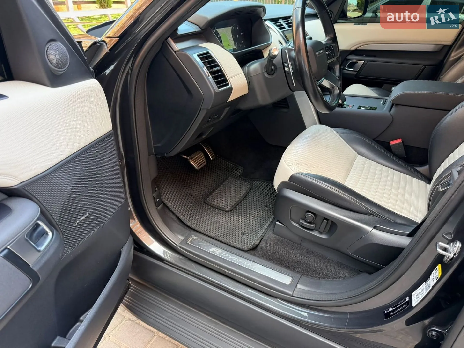 2021 Land Rover Discovery - мініатюра 16